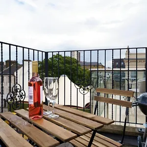 Apartment Flat In, London