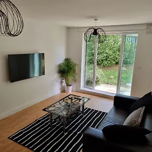 Apartment City Stays - Modern 2 Bedroom With Free Parking And Gym Access, London
